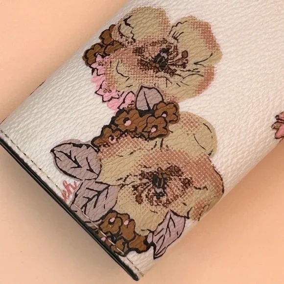 Coach Floral Print 6 Ring Key Case B4/Chalk Crossgrain Leather - Picture 4 of 14